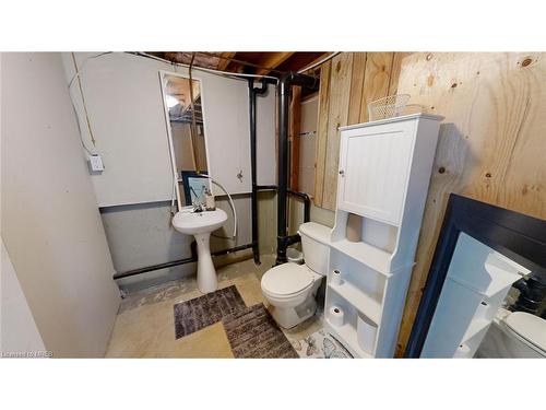 82 Moore Avenue, Aylmer, ON - Indoor Photo Showing Bathroom