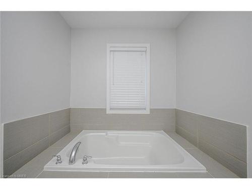 80 Pagebrook Crescent, Hamilton, ON - Indoor Photo Showing Bathroom