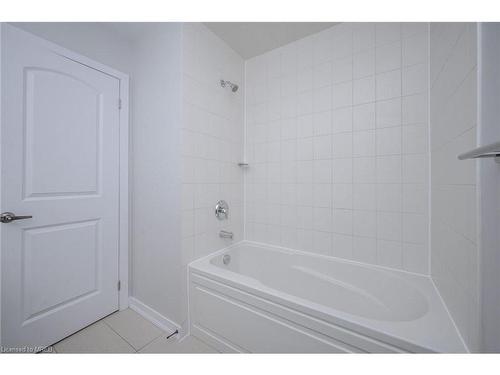 80 Pagebrook Crescent, Hamilton, ON - Indoor Photo Showing Bathroom