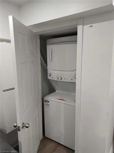 Lower-7 Maria Street, St. Catharines, ON - Indoor Photo Showing Laundry Room