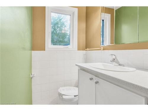 3569 Old Montreal Road, Cumberland, ON - Indoor Photo Showing Bathroom