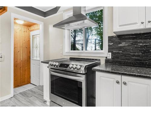 3569 Old Montreal Road, Cumberland, ON - Indoor Photo Showing Kitchen