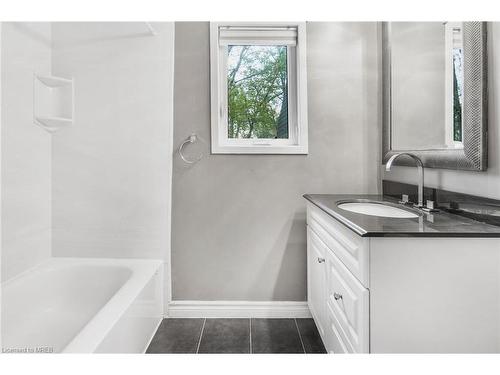 3569 Old Montreal Road, Cumberland, ON - Indoor Photo Showing Bathroom