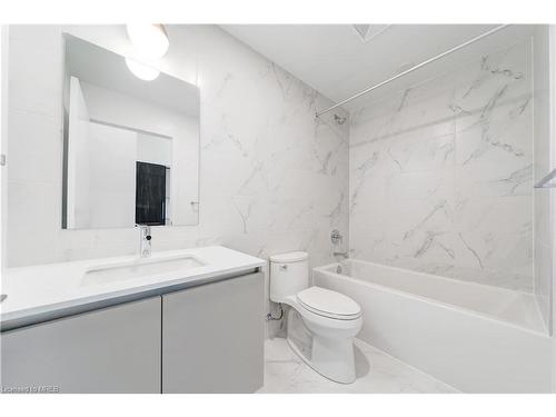 102-405 Dundas Street W, Oakville, ON - Indoor Photo Showing Bathroom