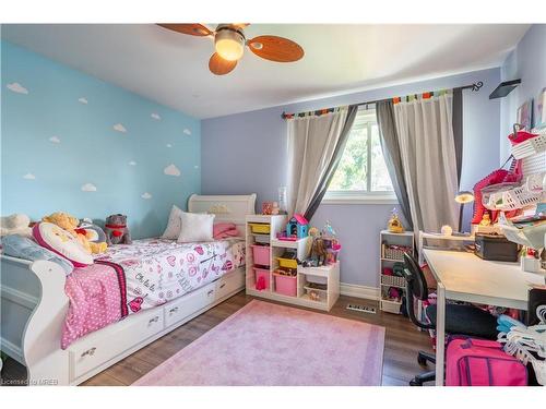 5290 Joel Avenue, Burlington, ON - Indoor Photo Showing Bedroom