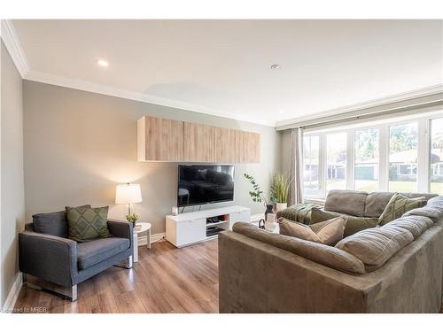 5290 Joel Avenue, Burlington, ON - Indoor Photo Showing Living Room