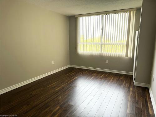 1003-1271 Walden Circle, Mississauga, ON - Indoor Photo Showing Other Room