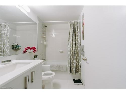 335-26 Gibbs Road, Toronto, ON - Indoor Photo Showing Bathroom