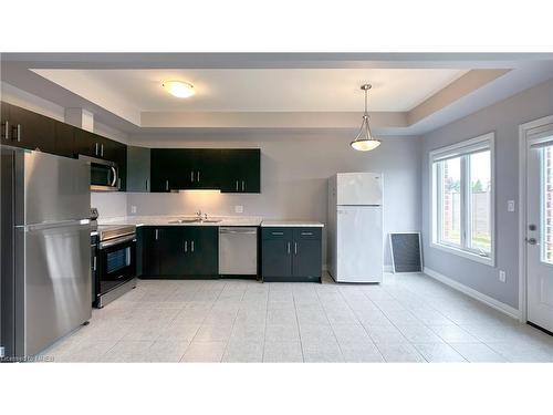 9 Bur Oak Drive, Thorold, ON - Indoor Photo Showing Kitchen