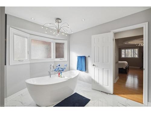 1519 Ballentrae Drive, Mississauga, ON - Indoor Photo Showing Bathroom