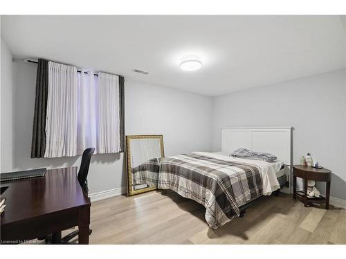 1519 Ballentrae Drive, Mississauga, ON - Indoor Photo Showing Bedroom