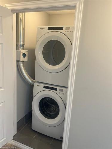 122 Oat Lane, Kitchener, ON - Indoor Photo Showing Laundry Room