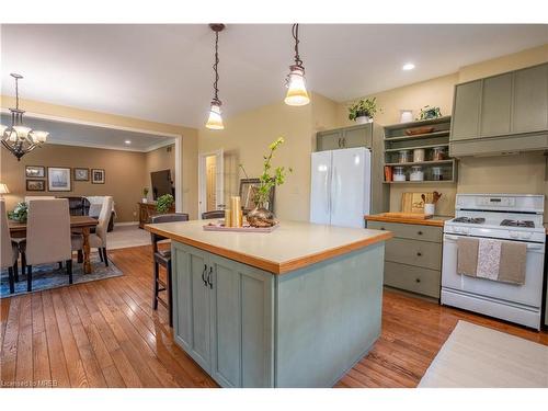 8 Shawnee Trail, Chatham, ON - Indoor Photo Showing Kitchen