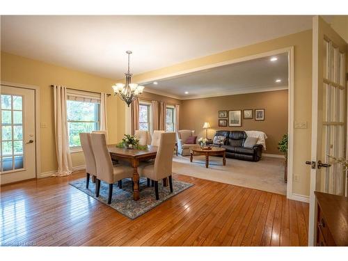 8 Shawnee Trail, Chatham, ON - Indoor Photo Showing Dining Room