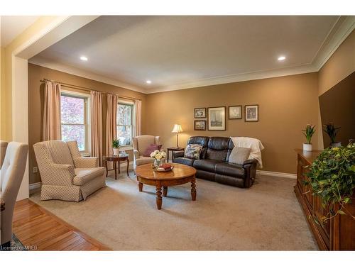 8 Shawnee Trail, Chatham, ON - Indoor Photo Showing Living Room