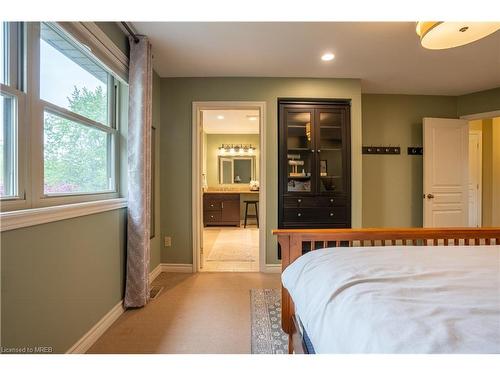 8 Shawnee Trail, Chatham, ON - Indoor Photo Showing Bedroom