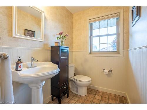 8 Shawnee Trail, Chatham, ON - Indoor Photo Showing Bathroom