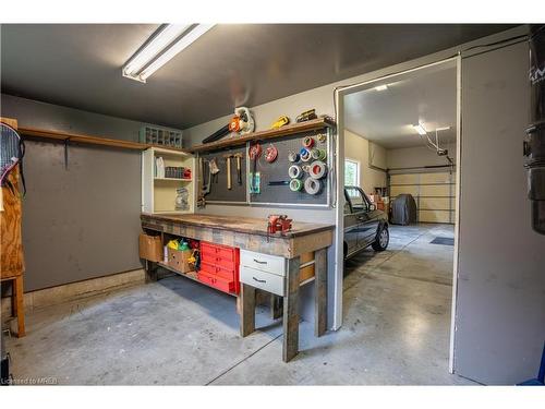 8 Shawnee Trail, Chatham, ON - Indoor Photo Showing Garage