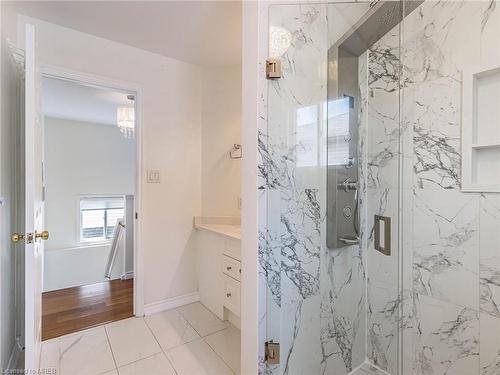 296 Dearborn Boulevard, Waterloo, ON - Indoor Photo Showing Bathroom