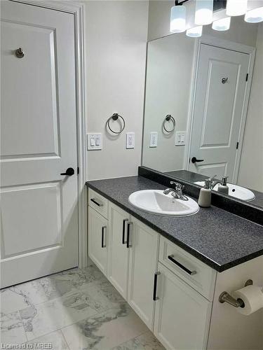 86 Riverstone Way, Belleville, ON - Indoor Photo Showing Bathroom