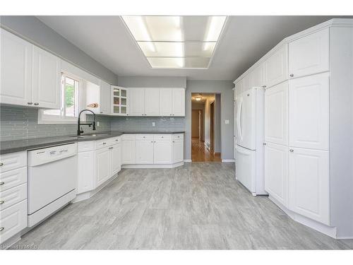 16 Greenhill Drive, Thorold, ON - Indoor Photo Showing Kitchen