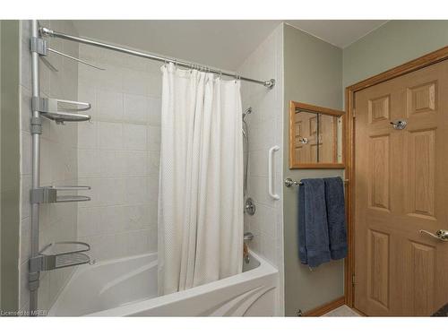 16 Greenhill Drive, Thorold, ON - Indoor Photo Showing Bathroom