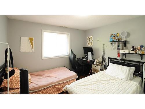 156 Bexhill Close, London, ON - Indoor Photo Showing Bedroom