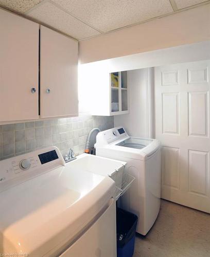 156 Bexhill Close, London, ON - Indoor Photo Showing Laundry Room