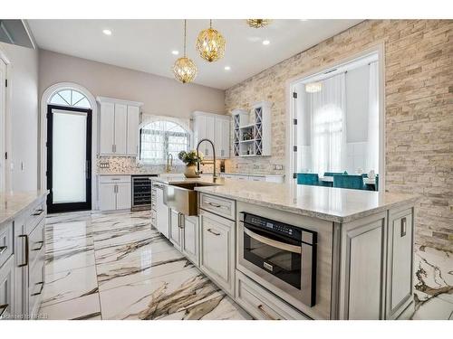 1530 Concession 1 Road, Niagara-On-The-Lake, ON - Indoor Photo Showing Kitchen With Upgraded Kitchen