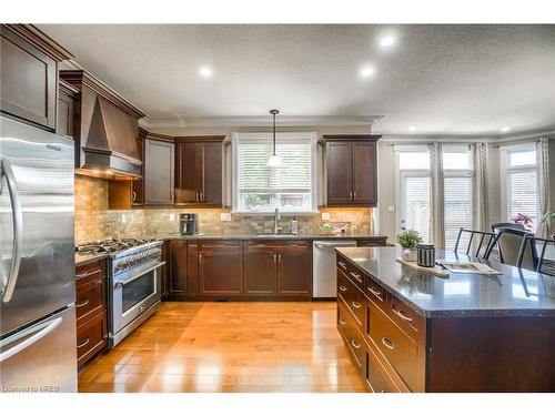 2011 Tyson Walk, London, ON - Indoor Photo Showing Kitchen With Stainless Steel Kitchen With Upgraded Kitchen