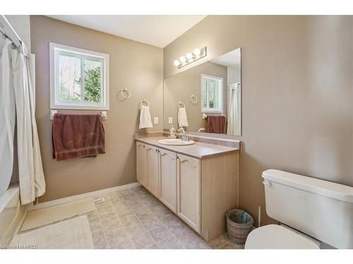 22 Farmstead Crescent, Barrie, ON - Indoor Photo Showing Bathroom