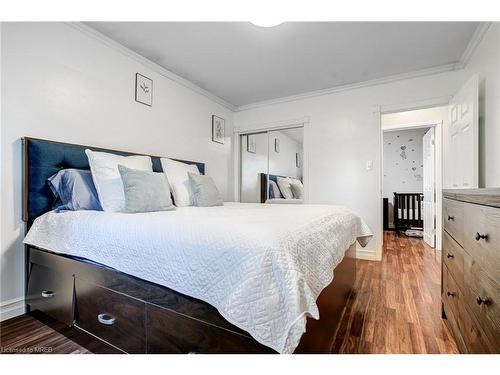224 Fairway Road, Kitchener, ON - Indoor Photo Showing Bedroom