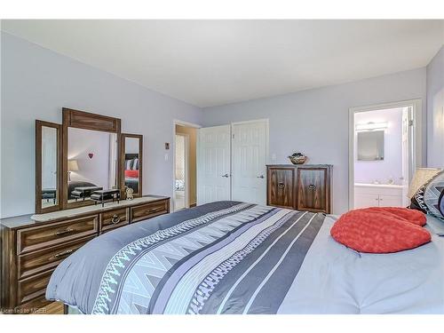2174 Herridge Drive, Mississauga, ON - Indoor Photo Showing Bedroom