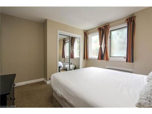 909-796468 Grey 19 Road, The Blue Mountains, ON - Indoor Photo Showing Bedroom