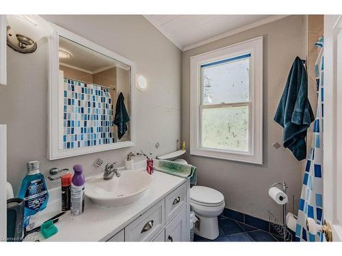 45 Caledonia Street, Guelph, ON - Indoor Photo Showing Bathroom