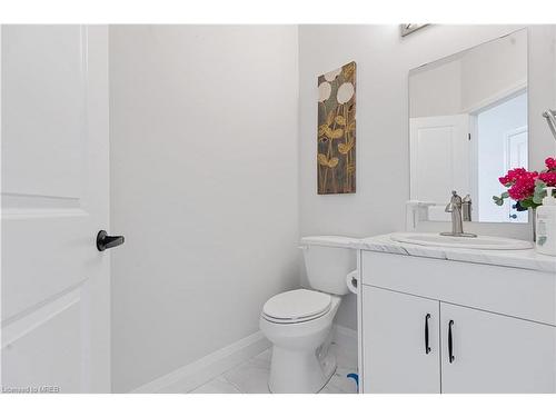 62 Cash Crescent, Ingersoll, ON - Indoor Photo Showing Bathroom
