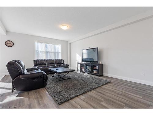 62 Cash Crescent, Ingersoll, ON - Indoor Photo Showing Living Room
