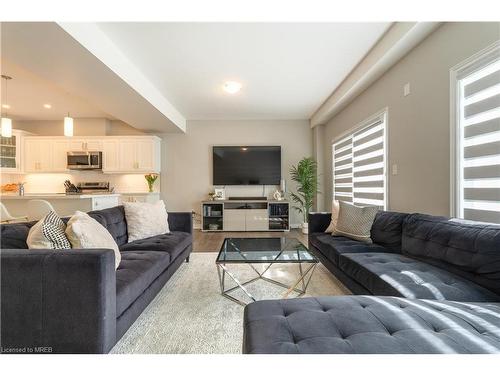 7201 Parsa Street, Niagara Falls, ON - Indoor Photo Showing Living Room