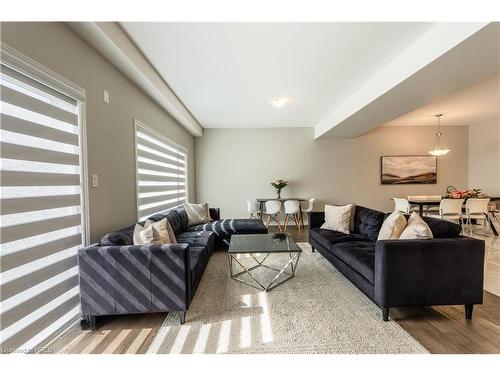 7201 Parsa Street Street, Niagara Falls, ON - Indoor Photo Showing Living Room