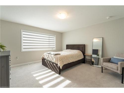 7201 Parsa Street, Niagara Falls, ON - Indoor Photo Showing Bedroom