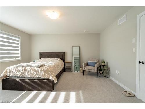 7201 Parsa Street Street, Niagara Falls, ON - Indoor Photo Showing Bedroom