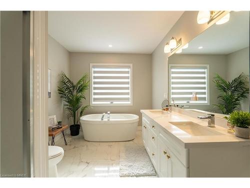 7201 Parsa Street, Niagara Falls, ON - Indoor Photo Showing Bathroom