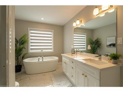 7201 Parsa Street Street, Niagara Falls, ON - Indoor Photo Showing Bathroom