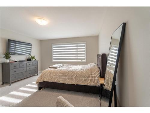 7201 Parsa Street Street, Niagara Falls, ON - Indoor Photo Showing Bedroom
