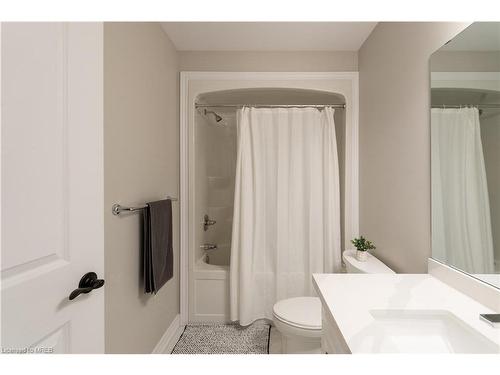 7201 Parsa Street, Niagara Falls, ON - Indoor Photo Showing Bathroom