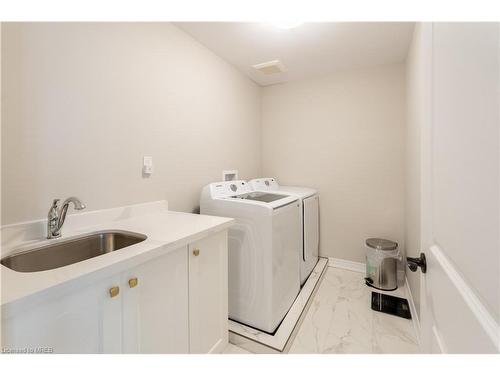 7201 Parsa Street, Niagara Falls, ON - Indoor Photo Showing Laundry Room