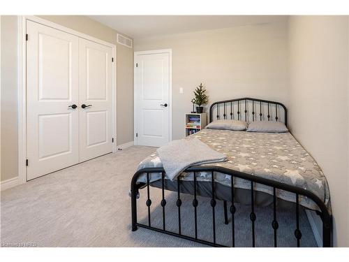 7201 Parsa Street Street, Niagara Falls, ON - Indoor Photo Showing Bedroom