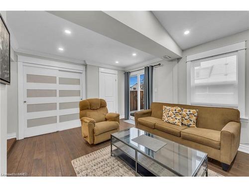 153 Ottawa Street S, Hamilton, ON - Indoor Photo Showing Living Room