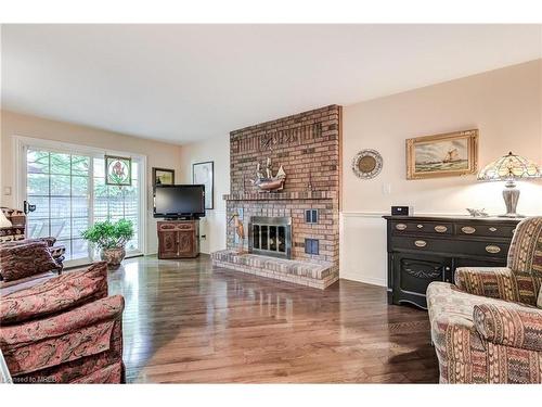 1039 Veroli Court, Mississauga, ON - Indoor Photo Showing Living Room With Fireplace