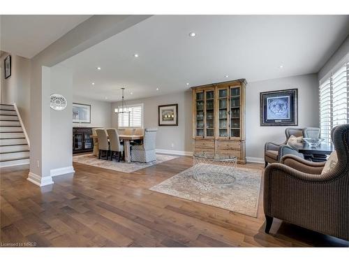 2394 Glengarry Road, Mississauga, ON - Indoor Photo Showing Living Room